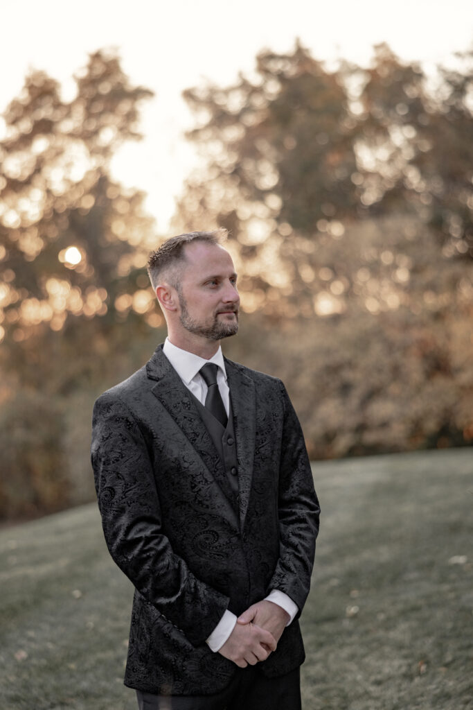 grooms expression seeing his bride walking down the aisle. 